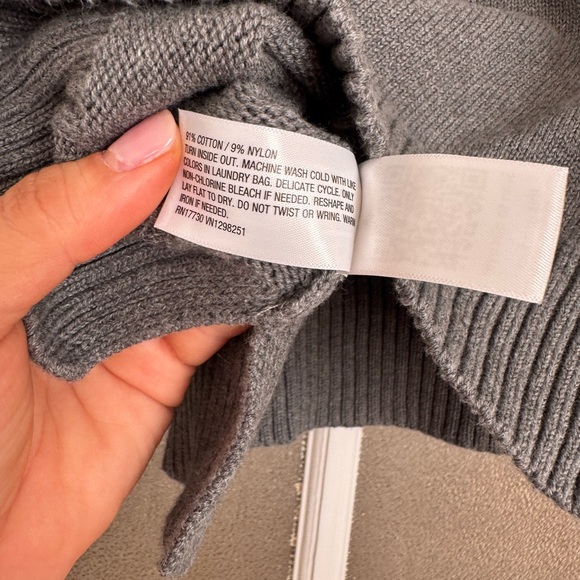 Universal Thread Gray V-Neck Collared Sweater - Picture 3 of 5